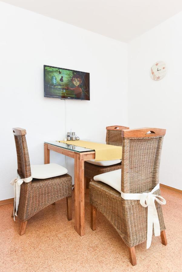 Ferienwohnungen Im Haus Ankerplatz Esens Zewnętrze zdjęcie